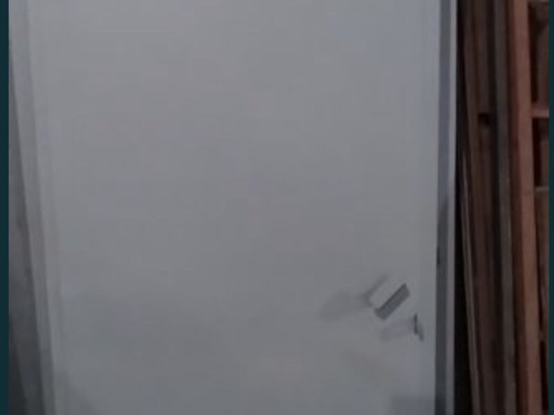 Продам двери по цене металла