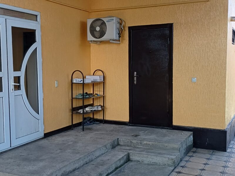 Продам кирпичный дом (6 соток) 120 м² с готовым бассейном и садом