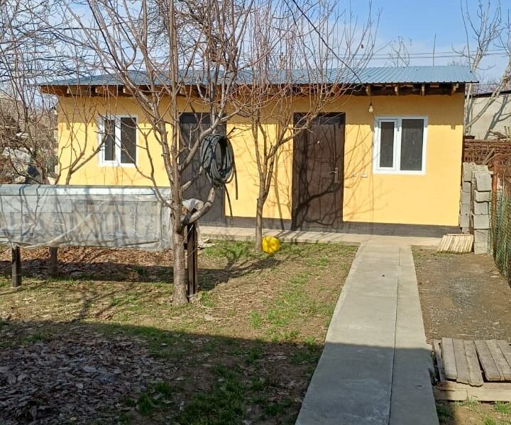 Продам кирпичный дом (6 соток) 120 м² с готовым бассейном и садом